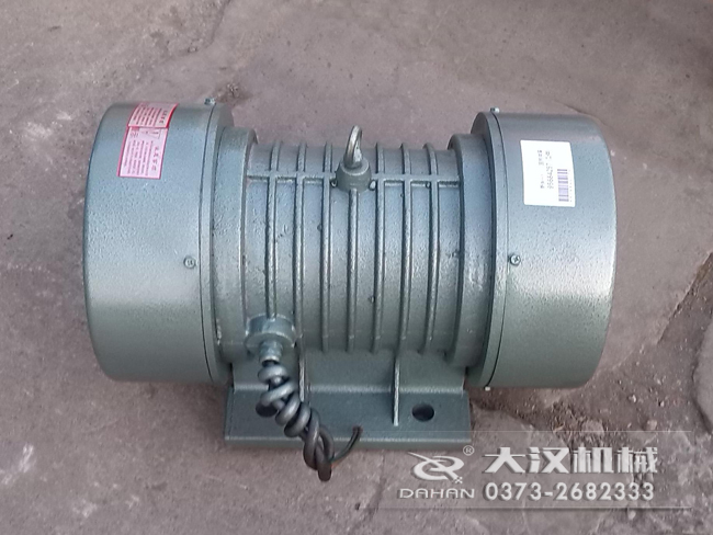 VB振動(dòng)電機(jī)的選型要根據(jù)所匹配產(chǎn)品需要的激振大小，進(jìn)行選擇。